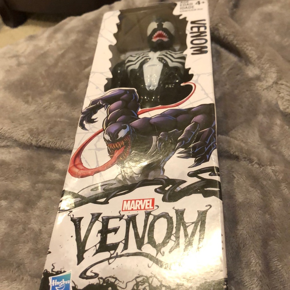 Titan hero series marvel venom figure